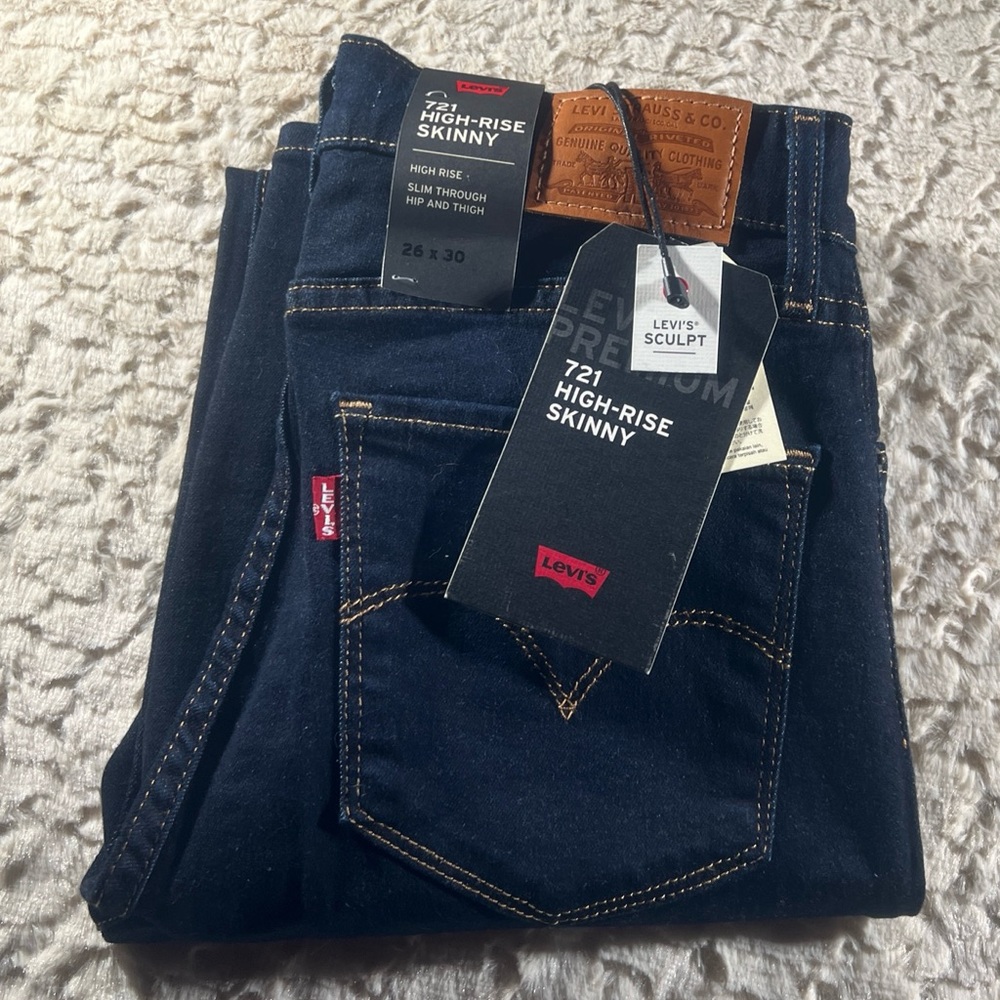 🛍️ LEVI’S 721 HIGH RISE SKINNY 26x30 (SCULPT) NWT🛍️ DARK WASH